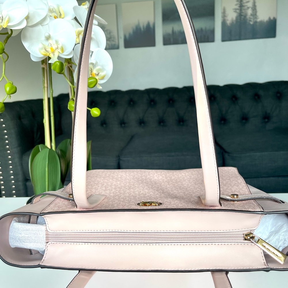 “SOLD” NWT Michael Kors Carmen Tote - Picture 5 of 9